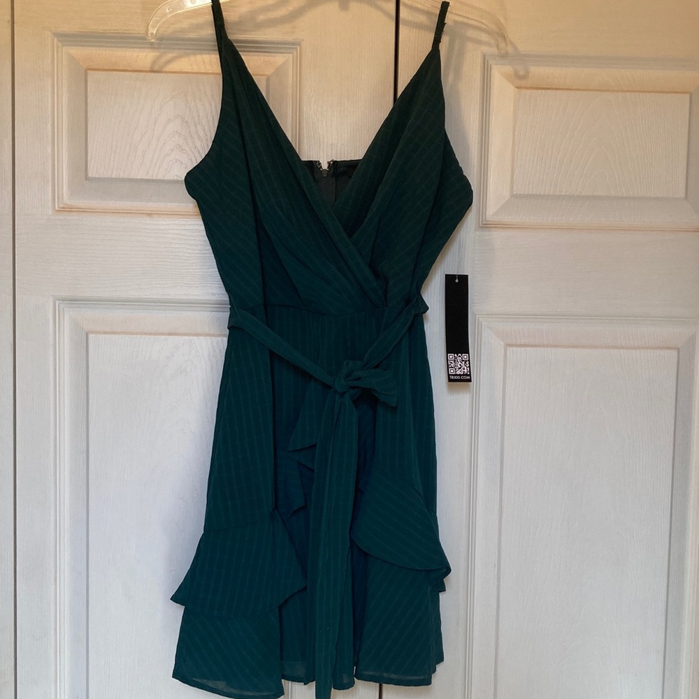 NWT Trixie cocktail dress in emerald Green Size L.  Fully Lined